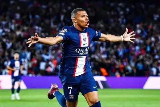 欧联-勒沃库森2-0赫根5战全胜锁头名 药厂各赛事豪取14连胜北京时间12月1日凌晨4时，欧联杯H组第5轮，勒沃库森客场对阵赫根。